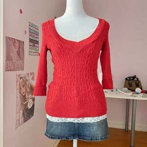 vintage 2000s red bebe v-neck 3/4 sleeve knit sweater